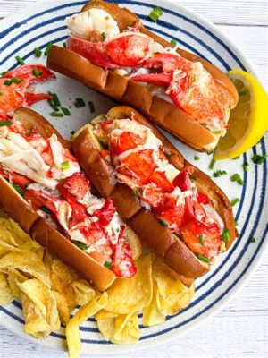  Lobster Roll - Spiczyste krewetki spotykają się z puszystym pieczywem w niezapomnianej symfonii smaków!